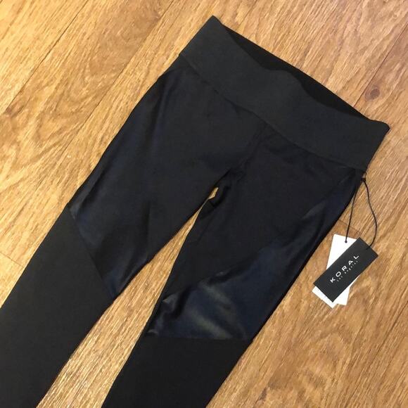 Koral Lustrous Infinity Maternity Legging in Black Size XS - Picture 4 of 14